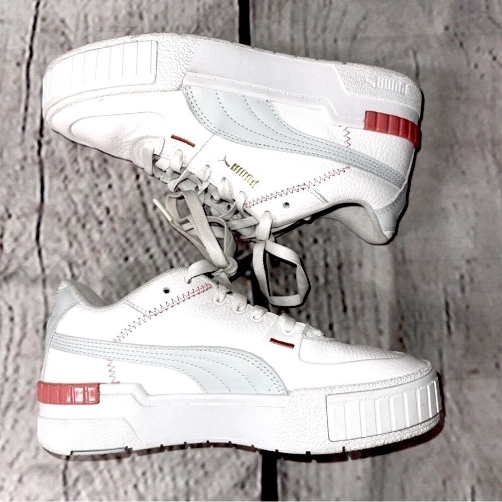 Puma Platform lace up sneakers women’s 6 (fit more like 5.5) runs small